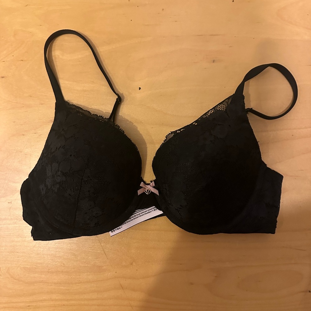VICTORIA SECRET Push-up Bra. Size 34C.